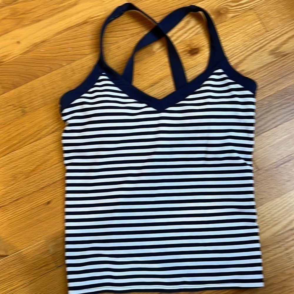 Nike Women’s racerback Bathing Suit Tankini top. Size small - Picture 1 of 10